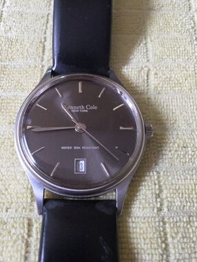 Men's Kenneth Cole Black Dial Stainless Case Leather Strap Watch Yr 2000's-Works
